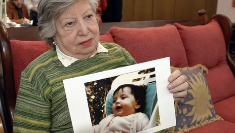 Suelta de globos, charla y música en vivo por los 50 años de Clara Anahí Mariani, la nieta de Chicha
