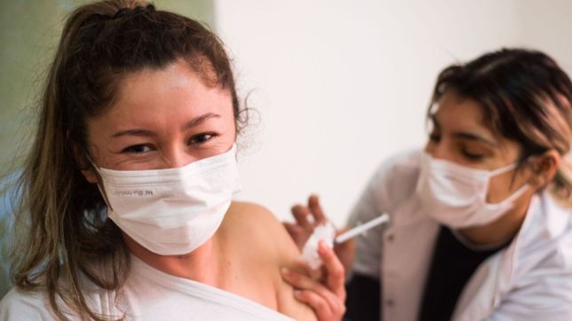 al ritmo de la vacunacion cae la curva del covid-19 en el pais: 5.889 casos y 147 muertos