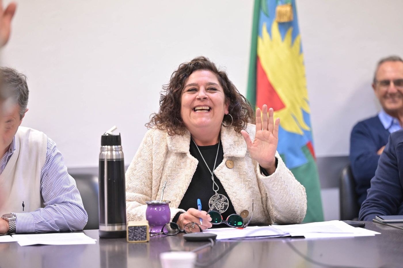 González trabajando en comisión en la Cámara de Diputados bonaerense