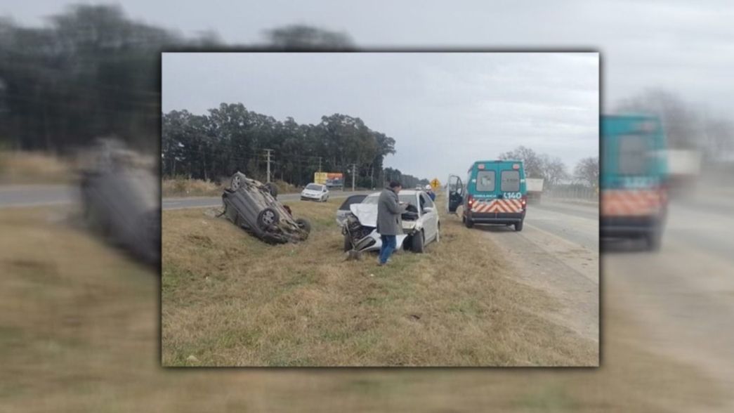 Grave choque y vuelco con heridos en la Ruta 2 a la altura de La Plata
