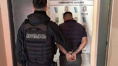 Atraparon en La Plata a un ladrón con un inhibidor de alarmas e intentó sobornar a los policías para zafar Atraparon en La Plata a un ladrón con un inhibidor de alarmas e intentó sobornar a los policías para zafar