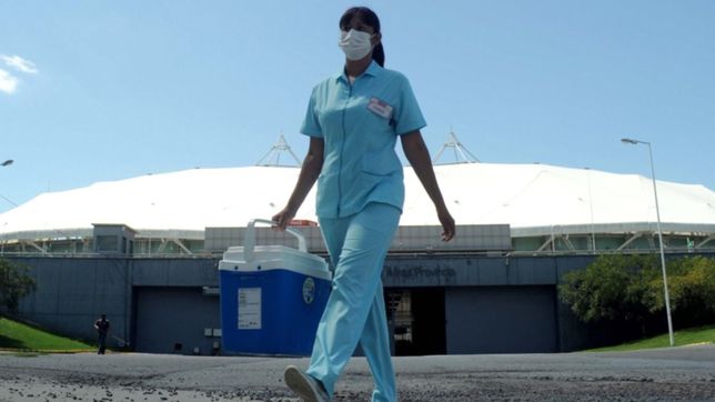reprograman turnos de vacunacion en el unico por el partido de river y atletico tucuman