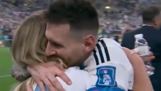 ¿quien es la mujer con la que messi se abrazo tras ganar la copa del mundo?