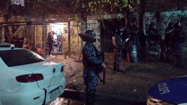 chaleco antibalas, armas y droga: cayo un peligroso delincuente de la plata