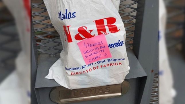 un vecino de la plata deja donaciones en la puerta de su edificio: si necesitas llevalo