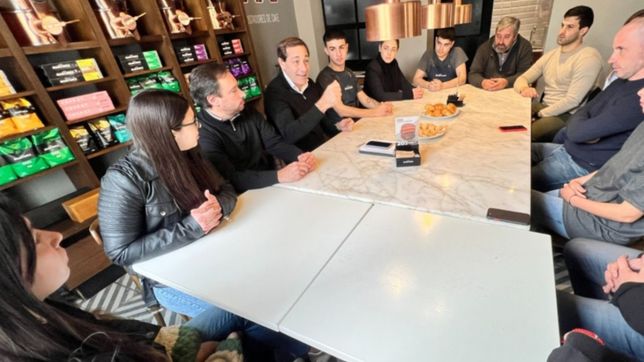 garro se reunio con jovenes obtuvieron su primer trabajo en la expo empleo