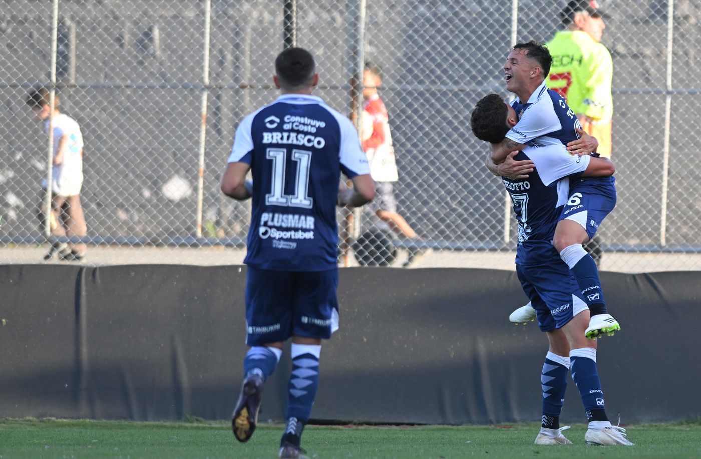 Gimnasia Barracas Central (4)