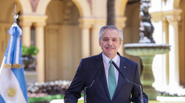 alberto fernandez regreso a la argentina tras pasar 2 meses en europa