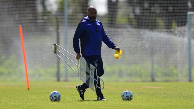 con cambio de esquema y de jugadores, mendez reforma el lobo para volver a ganar