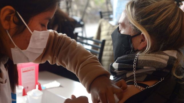 crece la demanda de vacunas contra el coronavirus por la cuarta ola