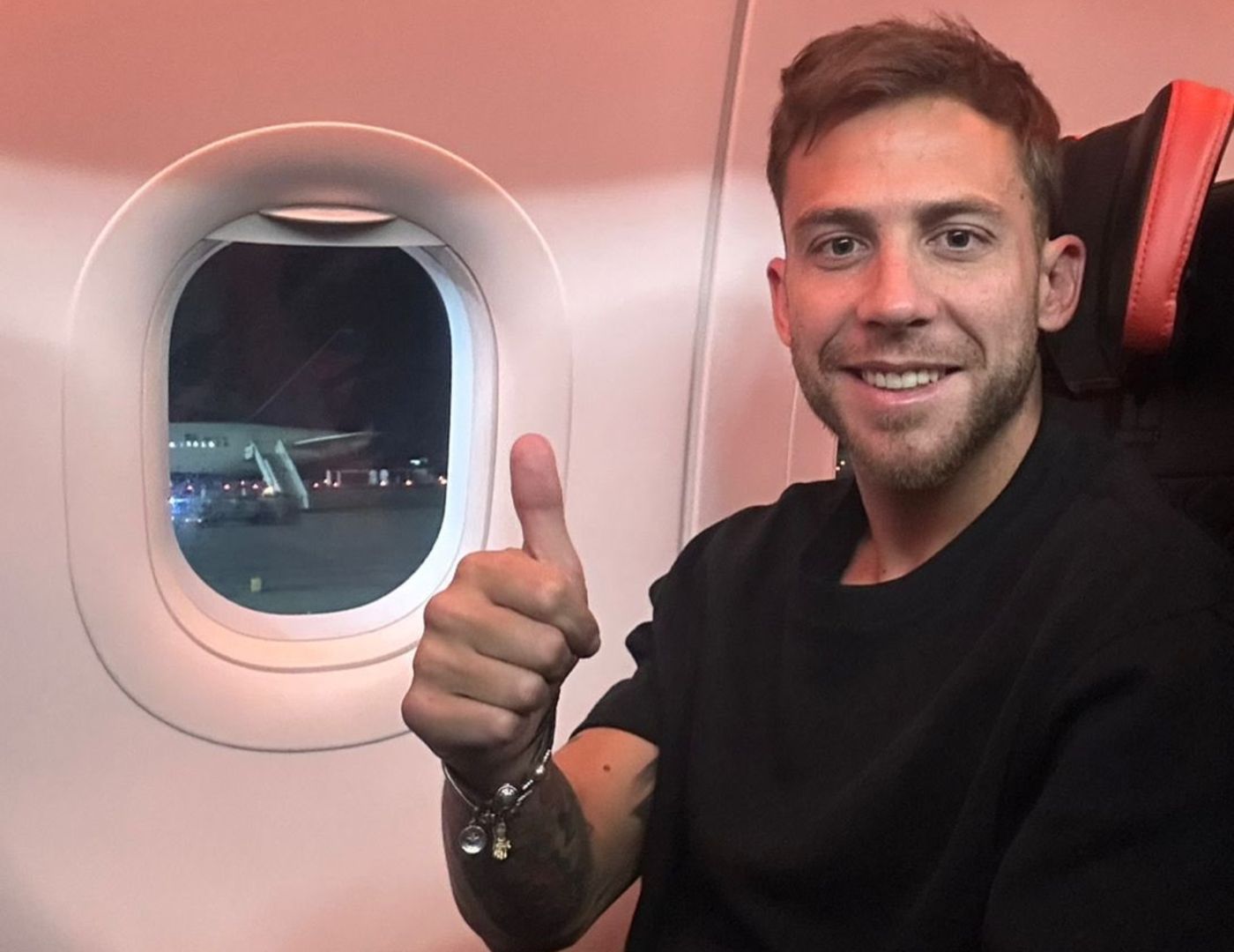 Ezequiel Piovi avión.jpg