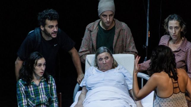 gorra virtual y funciones online: como se reinventa el teatro platense frente a la crisis