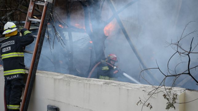 una mujer murio en el incendio de su casa y un hombre esta grave