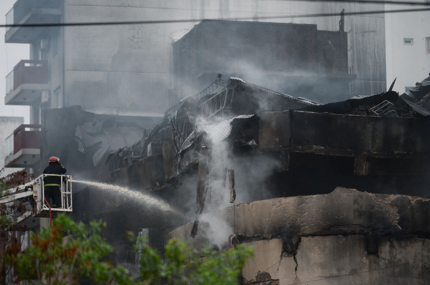 Incendio depósito diagonal 77 entre 3 y 48 (5)