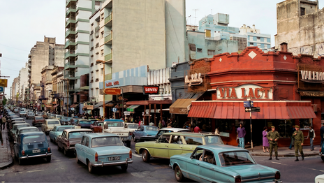 Las primeras horas tras el golpe en La Plata: calles, escuelas, un partido de Estudiantes y el circo chino
