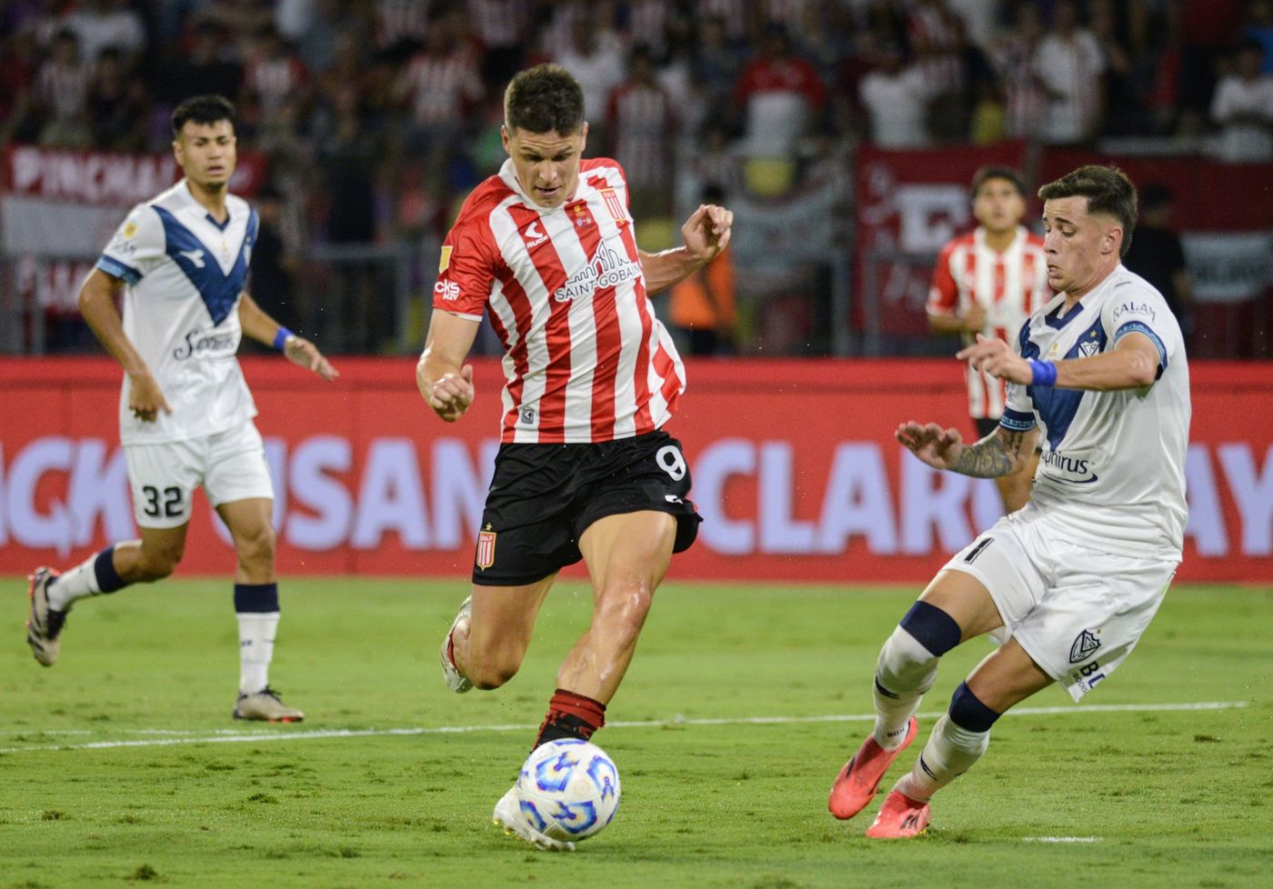 Estudiantes Vélez Trofeo de Campeones Carrillo.jpeg