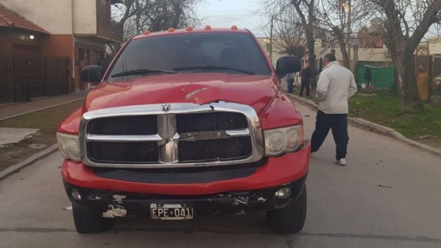 choco a un motociclista, lo arrastro 60 metros y casi lo linchan en berisso