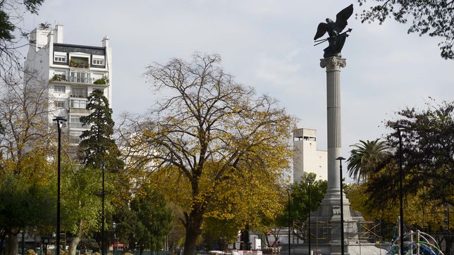 monumento, iluminacion y juegos: plaza italia vuelve a brillar tras las obras de restauracion