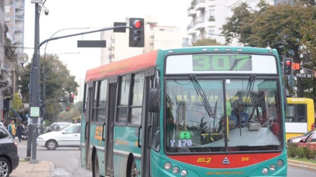 reforzaran la seguridad para los micros de la plata, pero los choferes siguen en alerta