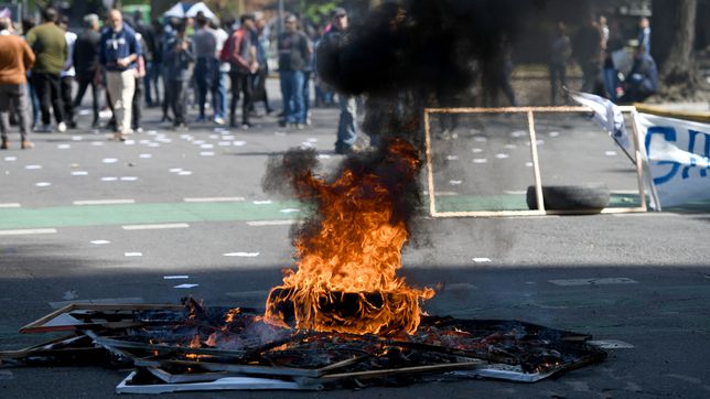 buscan prohibir que los chicos de menos de 13 anos participen de las protestas en la plata