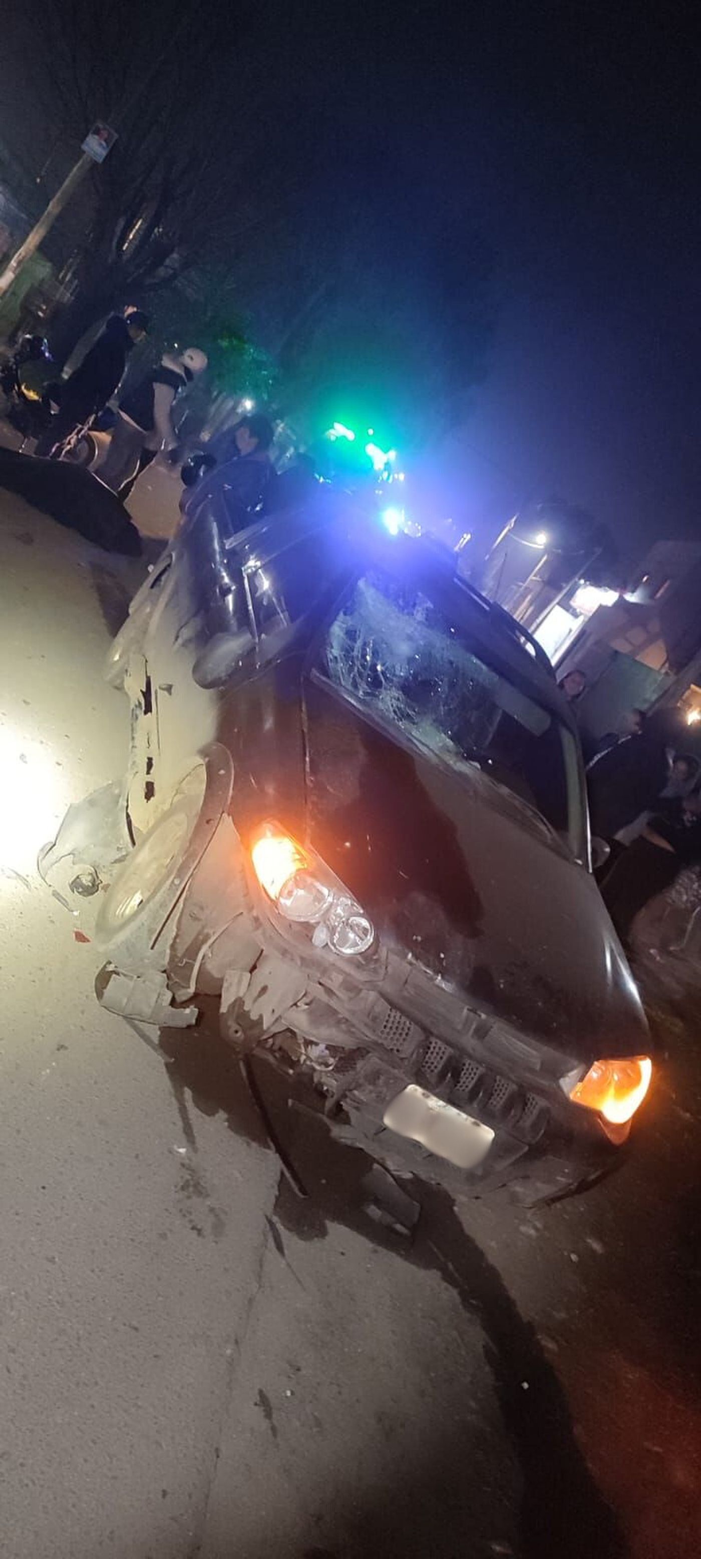 La camioneta que impact&oacute; a la Gilera del joven de 22 en Altos de San Lorenzo, La Plata.&nbsp;