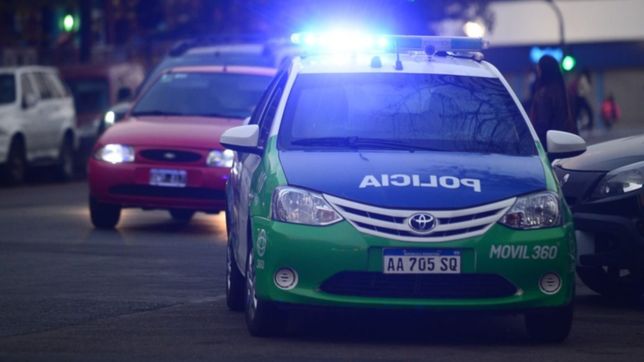 lo persiguieron por hacer maniobras sospechosas y le encontraron un arma abajo del asiento