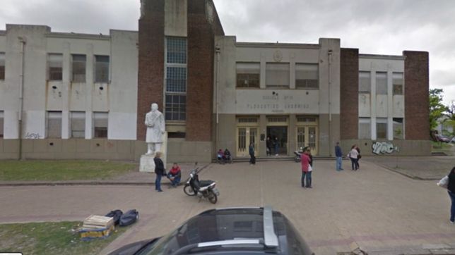 robo de mercaderia para estudiantes: denuncias cruzadas en una escuela platense