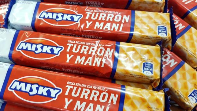 un hombre le dio una salvaje golpiza a un nene de 10 anos por vender turrones en su zona