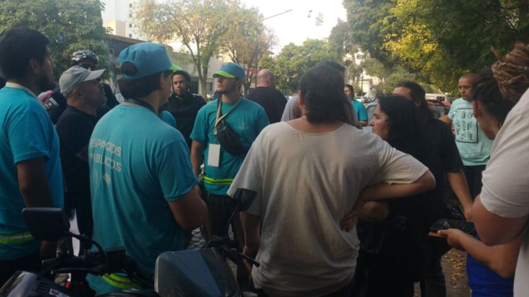 Tensión en Parque Saavedra: feriantes de la FLIA se cruzaron con agentes municipales