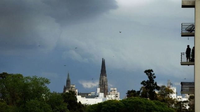 la plata amanecio con lloviznas y alerta amarillo por tormentas: ¿como seguira el clima?