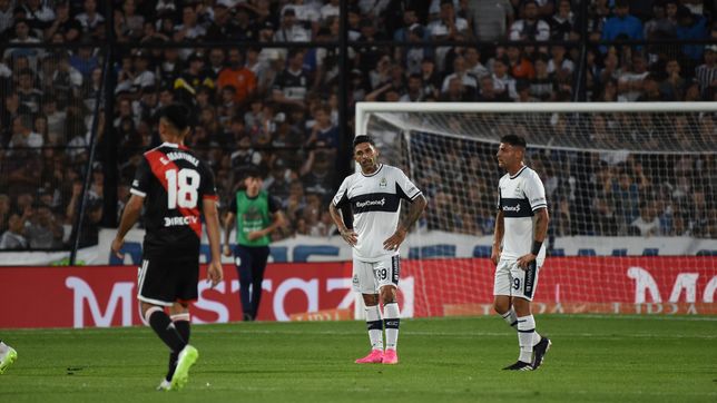 gimnasia lo ganaba, se quedo y river lo termino dando vuelta