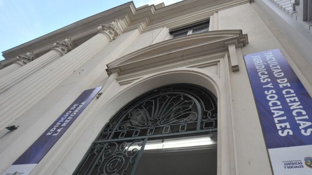 la cuenta de twitter hackeada con fotos porno no es de la facultad de derecho de la unlp