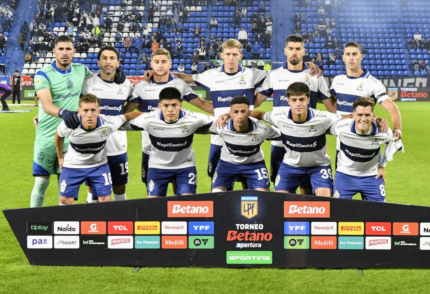 Gimnasia Vélez formacion.jpg