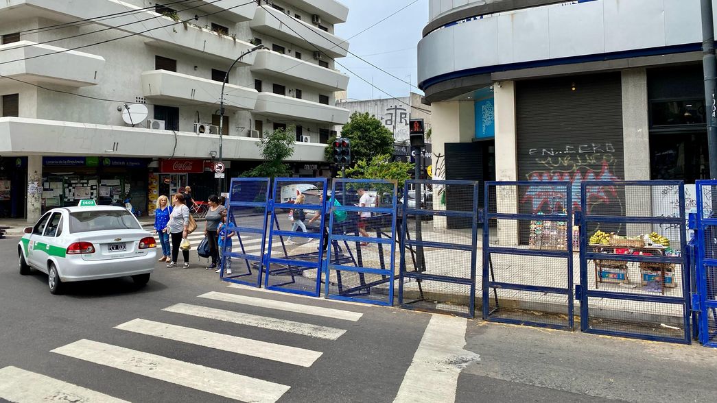 El centro de La Plata amaneció vallado en la previa del partido de Estudiantes