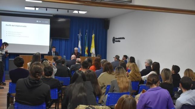 la ucalp presento la diplomatura en derecho parlamentario provincial y municipal