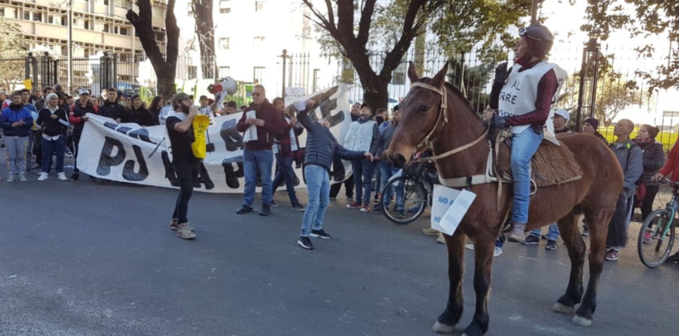 1529362993788.jpg?y=192&width=1251&rotate=0&scaleX=1&scaleY=1&ow=1280&oh=960&x=13&height=626&&cw=1920&ch=950