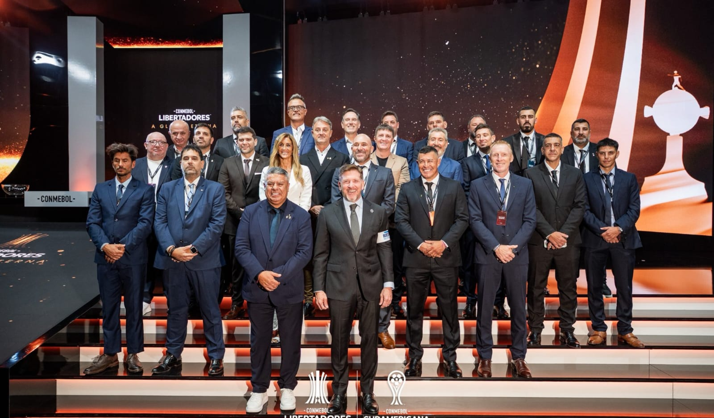 Marcos Angeleri junto a Gorostegui en el sorteo de la Copa Libertadores.