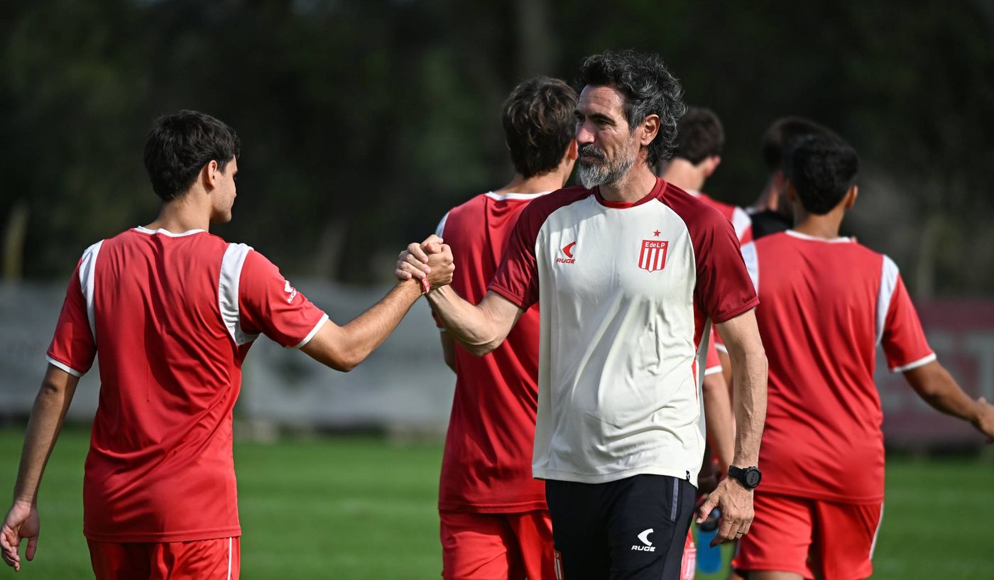 Eduardo Domínguez Estudiantes entrenamiento.jpg