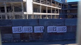 con afiches en modo incognita, arranco la campana de la libertad avanza por la intendencia
