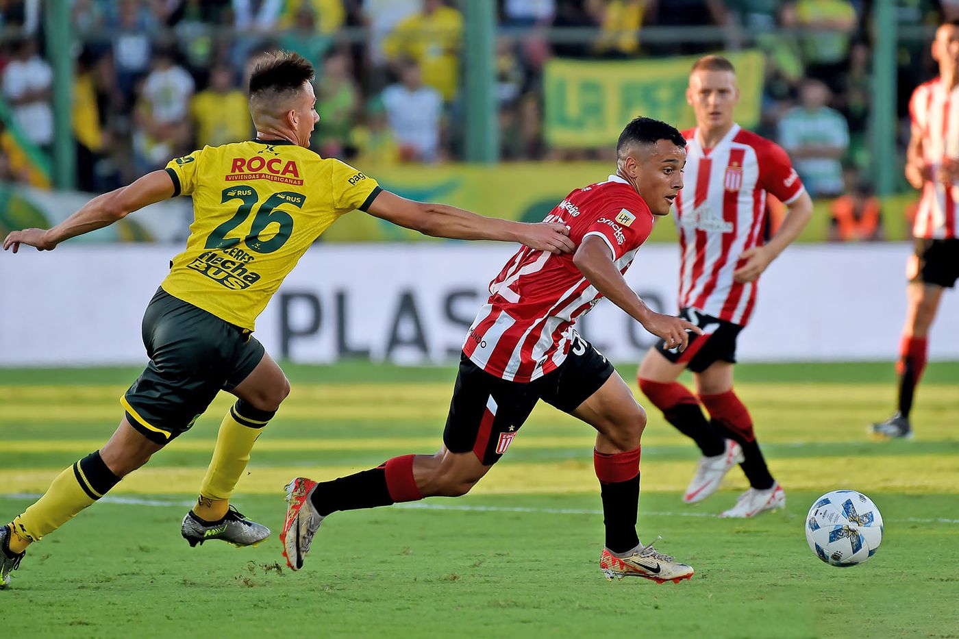 Estudiantes Defensa y Justicia (1).jpg