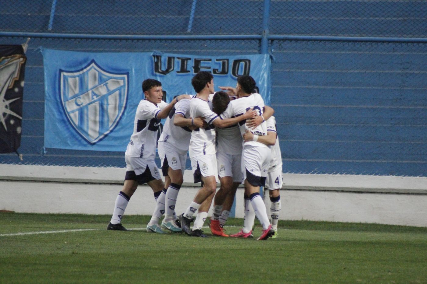 Gimnasia venció 4 a 3 a Atlético Tucumán. Gimnasia venció 4 a 3 a Atlético Tucumán.