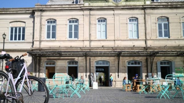 visitas guiadas, shows y autos antiguos por el cumpleanos de la estacion provincial