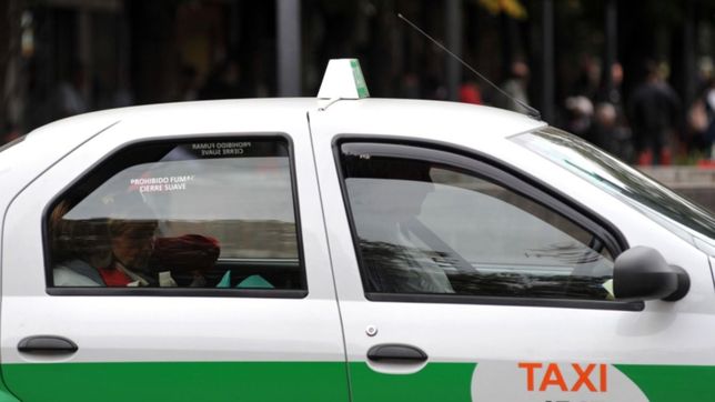 le robo a un taxista y se escondio en su casa, pero su mama lo entrego a la policia
