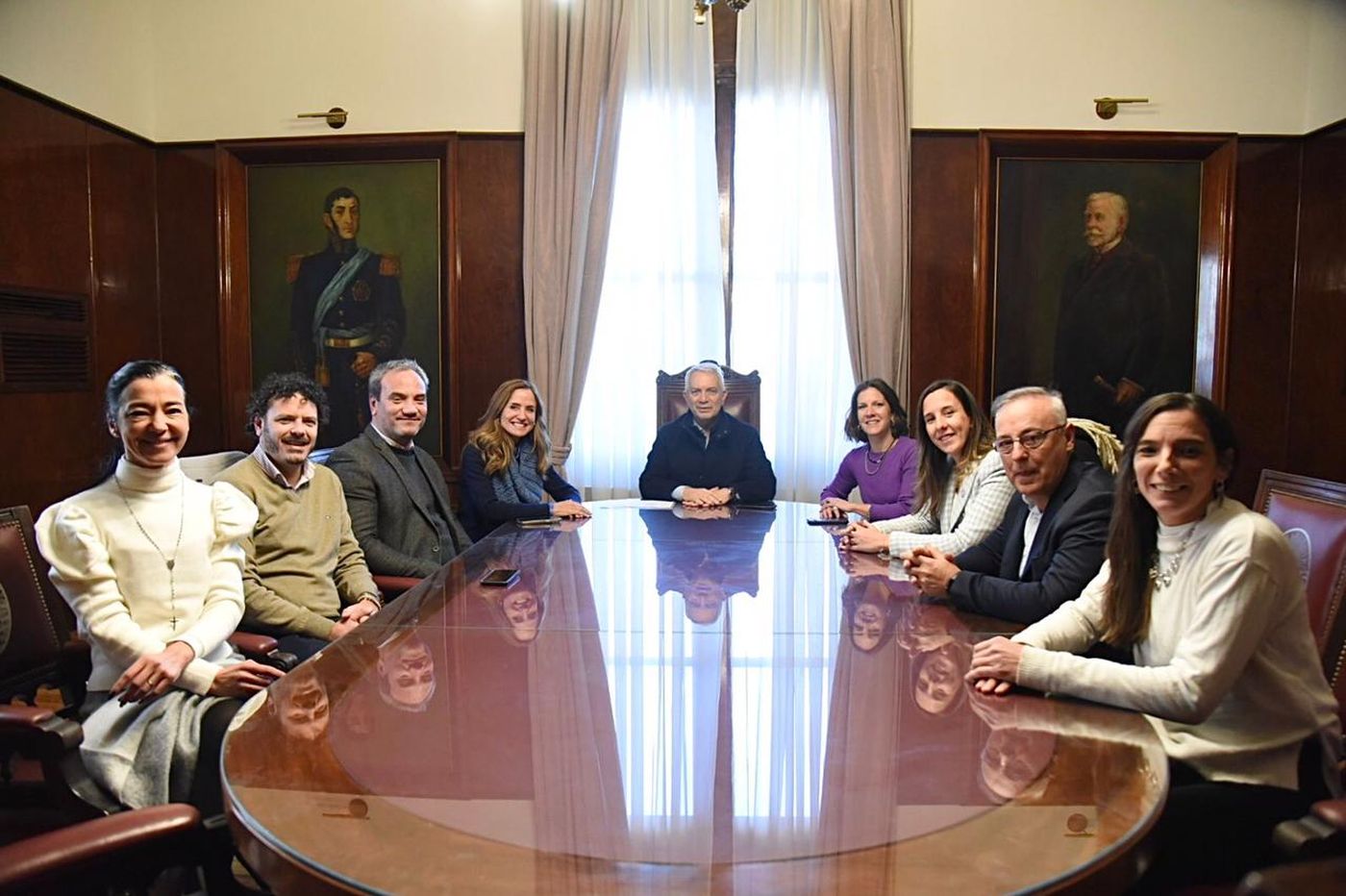 Julio Alak, anunció la puesta en marcha de becas, subsidios y otras iniciativas destinadas a niños y adolescentes.