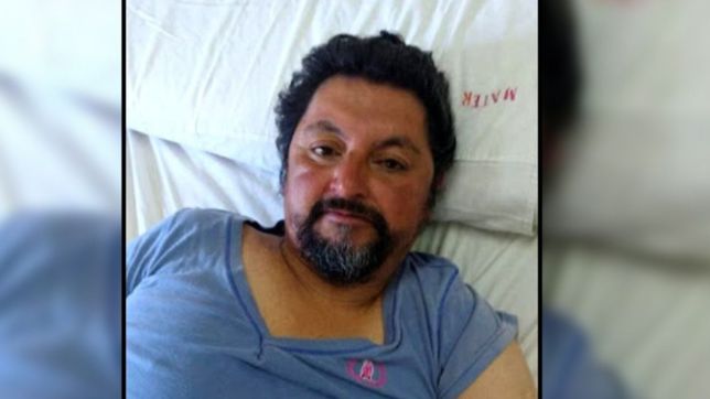 encontraron a un hombre desorientado durmiendo en la puerta de un colegio de berisso