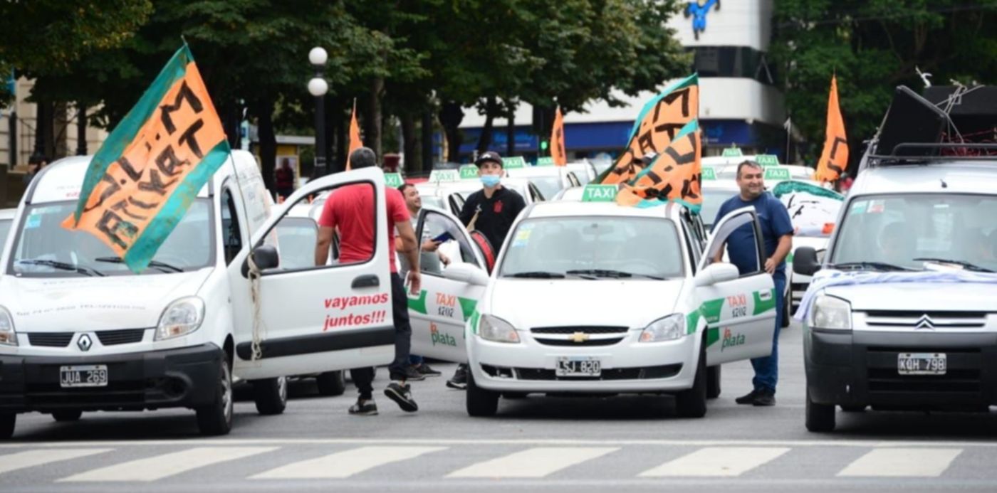 Protesta y corte de taxistas