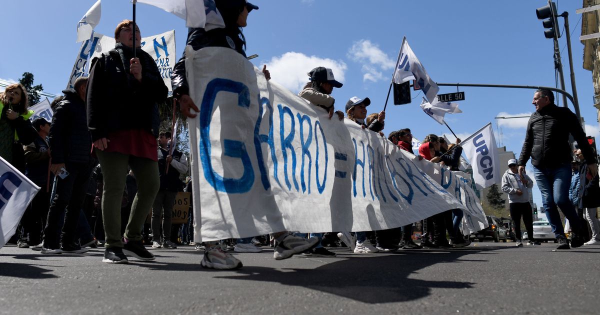 UPCN lanzó un paro de 72 horas y corta calles en La Plata