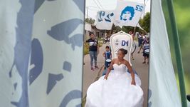 una tripera festejo su cumpleanos de 15 con el sillon de maradona una tripera festejo su cumpleanos de 15 con el sillon de maradona