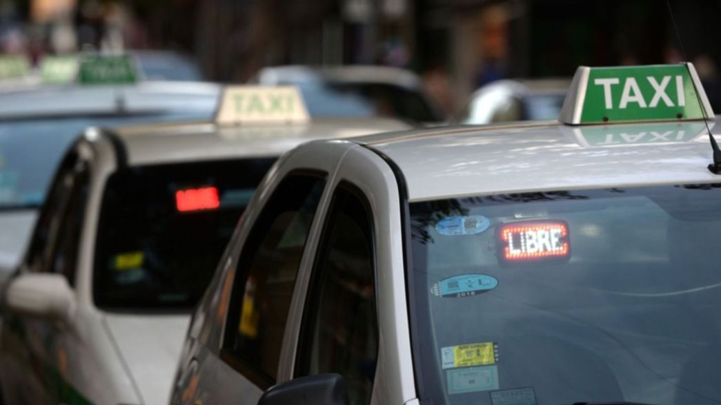 Suba de taxis en La Plata: los choferes se oponen al incremento que piden los propietarios