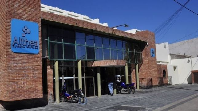 internaron a su papa en la plata, murio por coronavirus y denuncia que no le avisaron